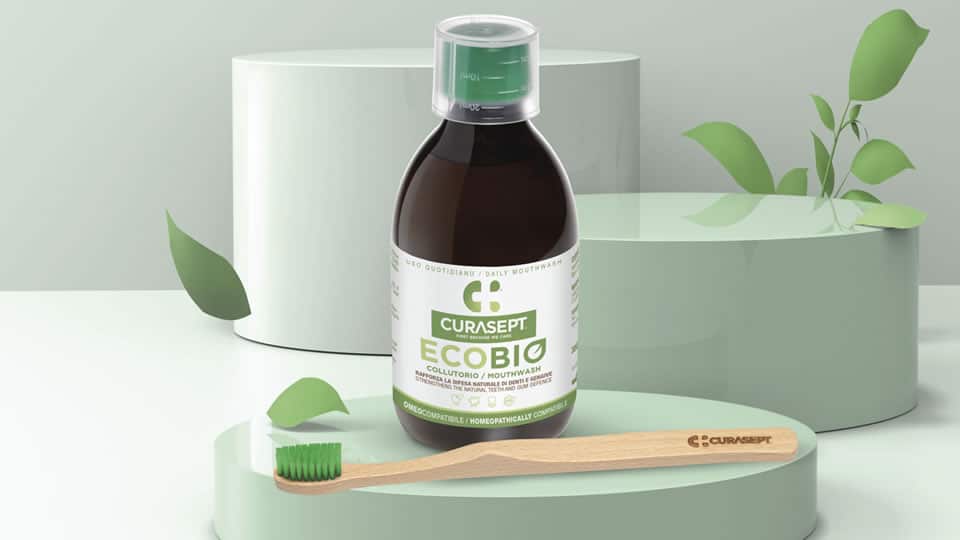 Confezione collutorio curasept Ecobio con spazzolino Ecobio in legno