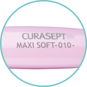 focus dettaglio spazzolino Curasept Softline maxi soft 010